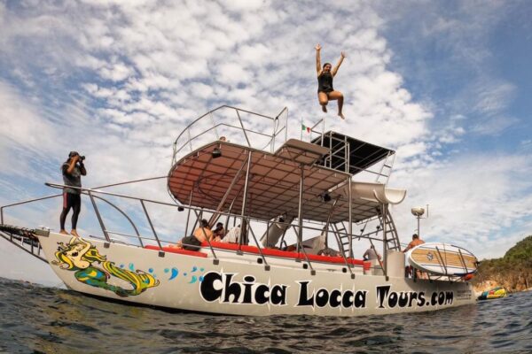 chica loca boat tour